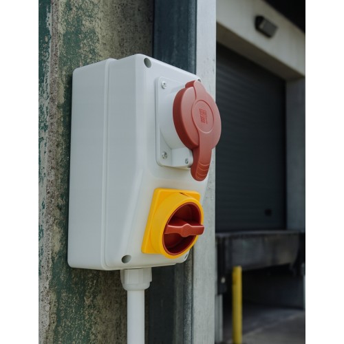 Rozdzielnica R-BOX KOMPAKT 1x32A/4P 0/1 IP44